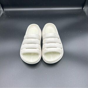 UGG Sports Yeah Kids White Slide Sandals No Size‎ but Measures Size 2